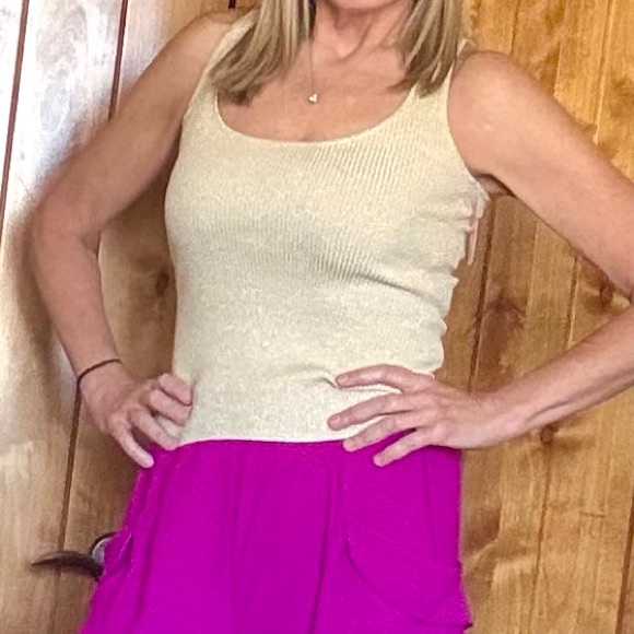 Social Featurs S/M Ribbed Beige and Gold Sparkly Tank Top NWT - Picture 3 of 7